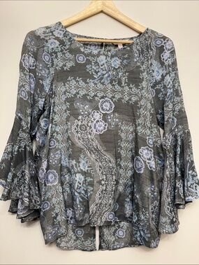 LC Lauren Conrad Size Large Floral Bell-Sleeve Women’s Top in Gray and Blue